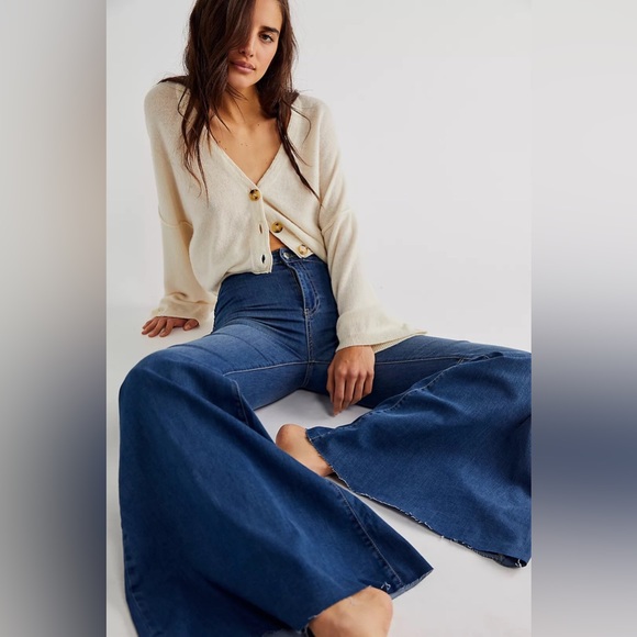 NWT Free People/We The Free Just Float On Flare Jeans in Jericho Blue - Picture 5 of 15